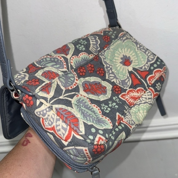 Vera Bradley purse twist lock floral plenty of credit card slots space gray - Picture 5 of 6